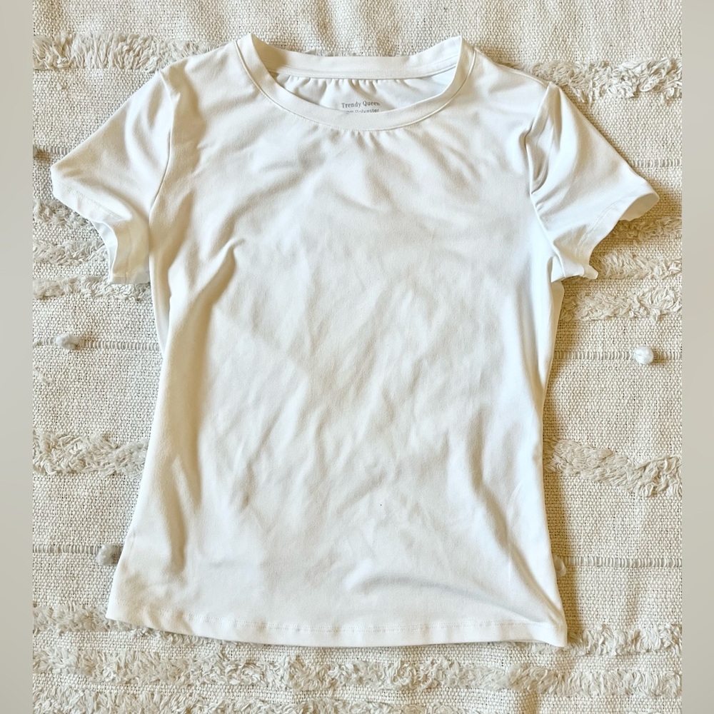 Trendy Queen short sleeve scoop neck white top small - Picture 5 of 10